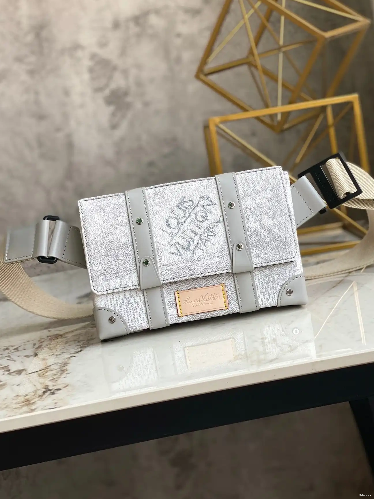 VUITTON SLINGBAG LOUIS TRUNK 0430
